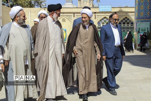 مراسم اهدا نذورات مردم شیراز به ستاد بازسازی عتبات عالیات