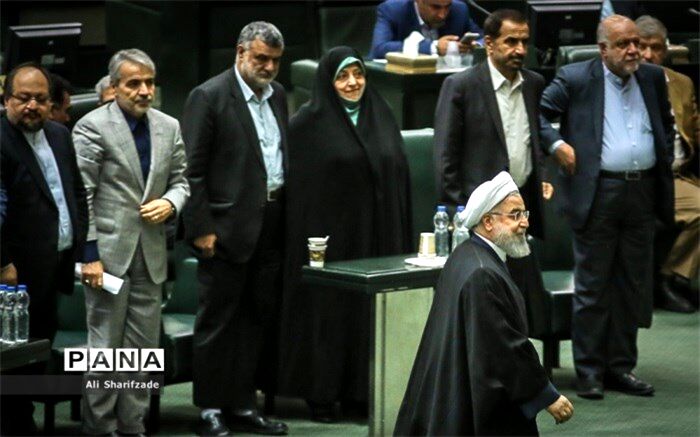 حاشیه‌های سومین رای منفی مجلس به دولت:  استقبال و بدرقه محترمانه در روز بدون افشاگری