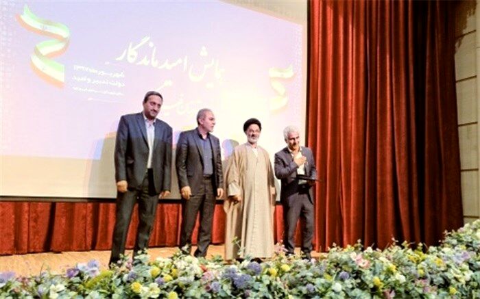 مدیر آموزش و پرورش فیروزکوه بعنوان مدیر نمونه انتخاب شد