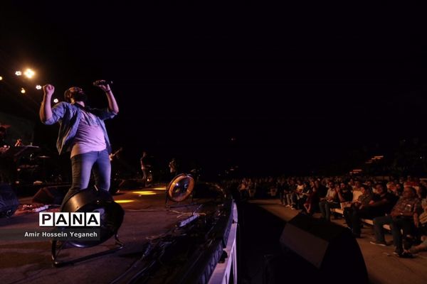 کنسرت مهدی یراحی در جزیره کیش