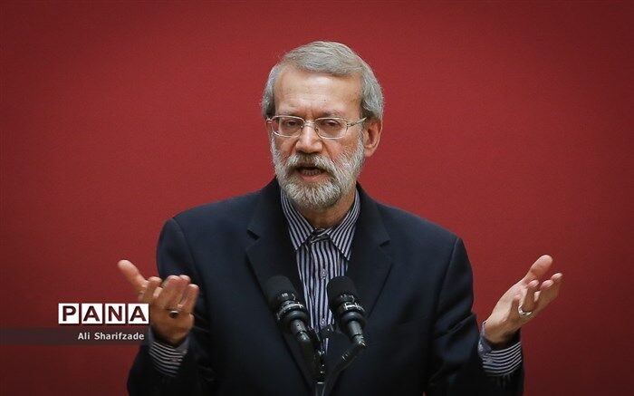 لاریجانی: به صورت موقت مقررات مانع سرمایه‌گذاری را کنار بگذاریم