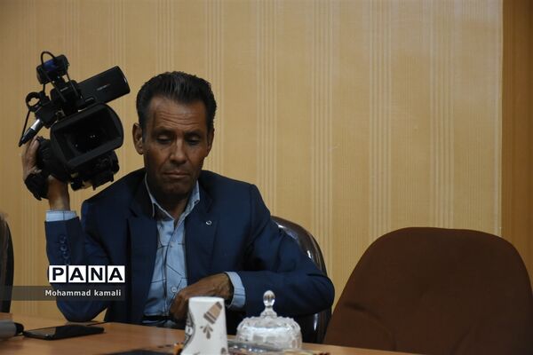 نشست خبری شهردار و اعضای شورای اسلامی شهر محلات به مناسبت هفته دولت با اصحاب رسانه