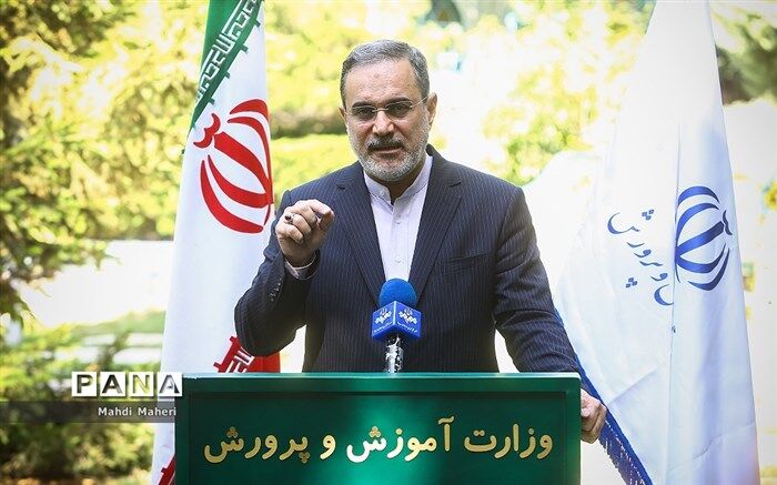 بطحایی: استیضاح مربوط به من است اما دفاع در برابر آن را دفاع از همه مدیران آموزش‌و‌پرورش می‌دانم
