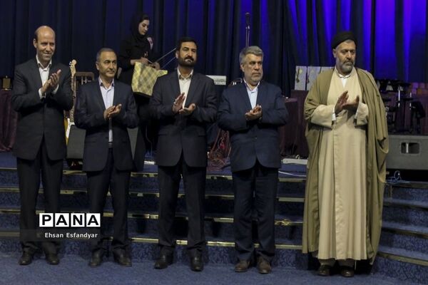 تجلیل از رتبه های زیر 1000 کنکور سراسری سال 97 آذربایجان شرقی