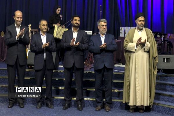 تجلیل از رتبه های زیر 1000 کنکور سراسری سال 97 آذربایجان شرقی