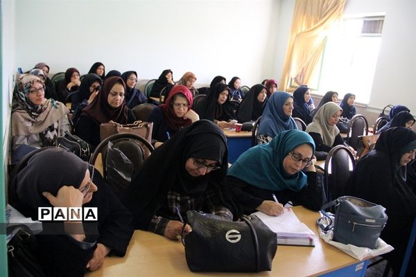 دوره ضمن خدمت تربیت بدنی  ویژه آموزگاران  ابتدایی  در شهرری