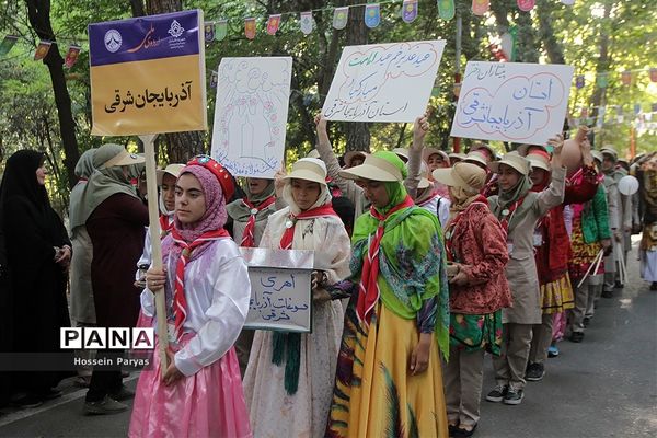 مراسم استقبال و پذیرش پیشتازان دختر در هشتمین اردوی ملی پیشتازان