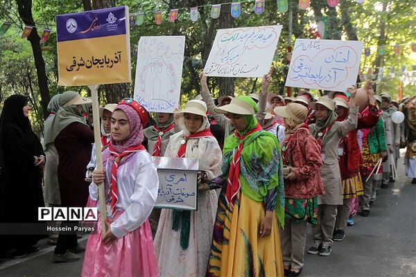مراسم استقبال و پذیرش پیشتازان دختر در هشتمین اردوی ملی پیشتازان