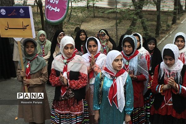 مراسم استقبال و پذیرش پیشتازان دختر در هشتمین اردوی ملی پیشتازان