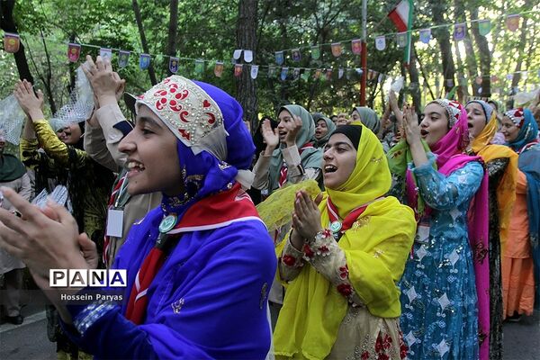 مراسم استقبال و پذیرش پیشتازان دختر در هشتمین اردوی ملی پیشتازان