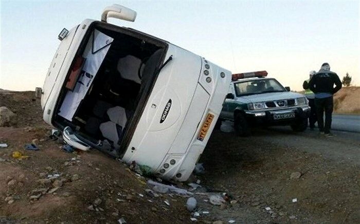 یک کشته و 47 مصدوم در پی واژگونی اتوبوس در محور سلفچگان به قم