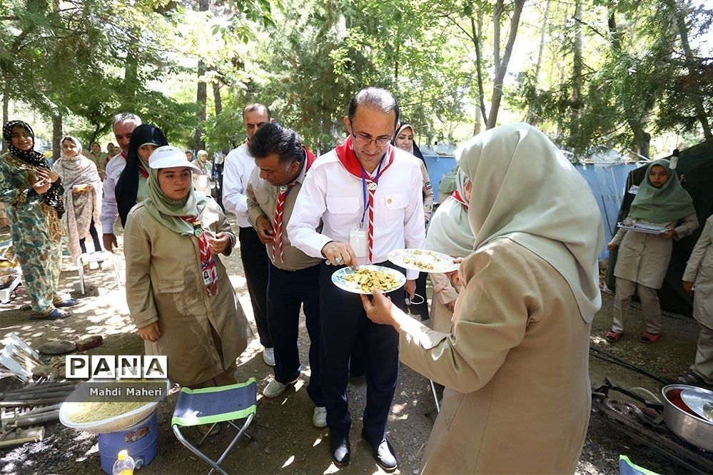بازدید قائم مقام سازمان دانش آموزی از هشتمین اردوی ملی پیشتازان دختر