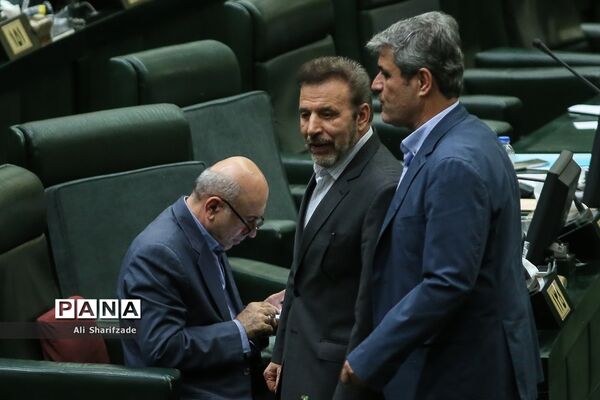 جلسه استیضاح وزیر امور اقتصادی و دارایی