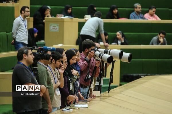 جلسه استیضاح وزیر امور اقتصادی و دارایی
