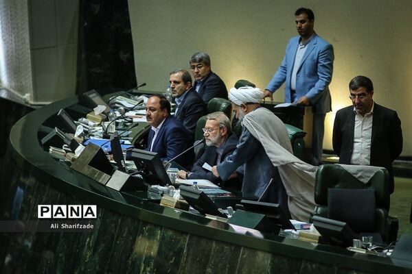 جلسه استیضاح وزیر امور اقتصادی و دارایی