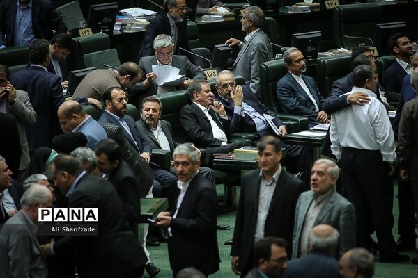 جلسه استیضاح وزیر امور اقتصادی و دارایی