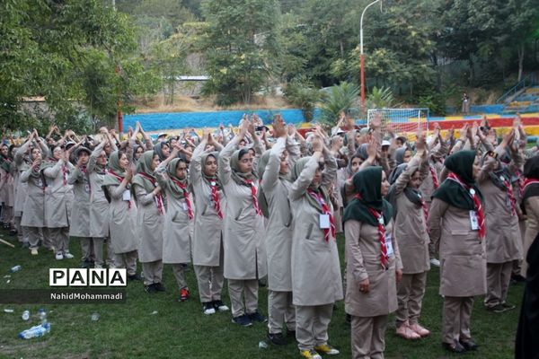 تمرین پیرامید دانش آموزان پیشتاز دختر در اردو ملی ۹۷
