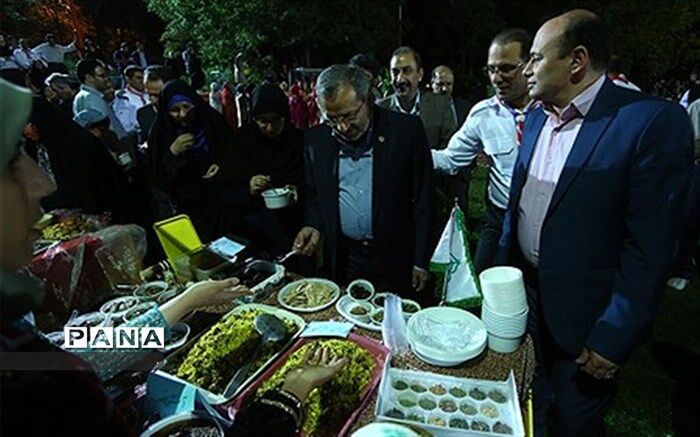 دانش آموزان پیشتاز دختر کهگیلویه و بویراحمد هنر آشپزی خود را در هشتمین اردوی ملی پیشتازان کشور  به نمایش گذاشتند