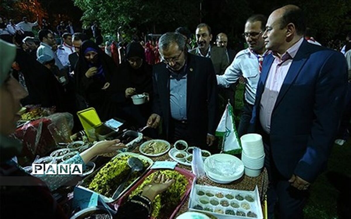 دانش آموزان پیشتاز دختر کهگیلویه و بویراحمد هنر آشپزی خود را در هشتمین اردوی ملی پیشتازان کشور  به نمایش گذاشتند