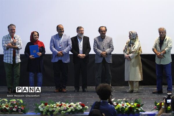 بزرگداشت فریال بهزاد در سی و یکمین جشنواره فیلم های کودکان و نوجوانان اصفهان