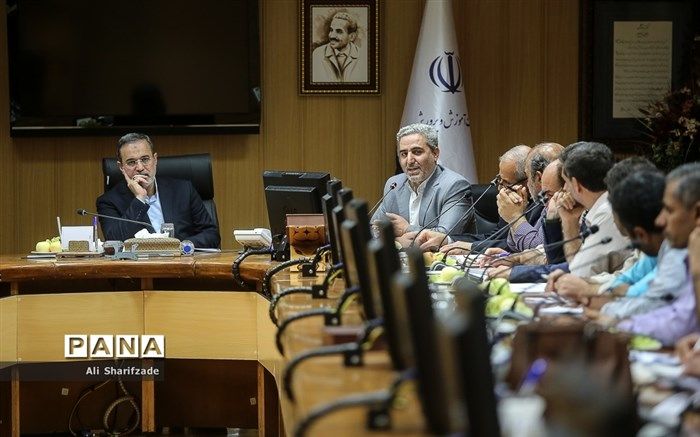 بطحایی خبرداد: رایزنی با وزیر کشور درباره تعیین محل‌هایی برای اعتراض‌ معلمان