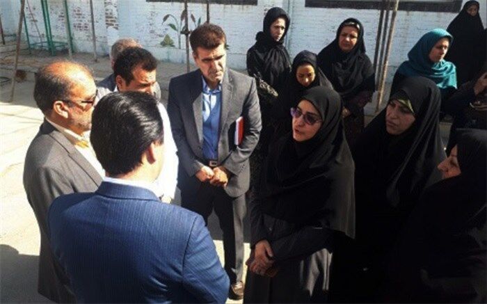 بازدید معاون آموزش ابتدایی وزیر آموزش و پرورش از ثبت نام دانش آموزان در مدارس