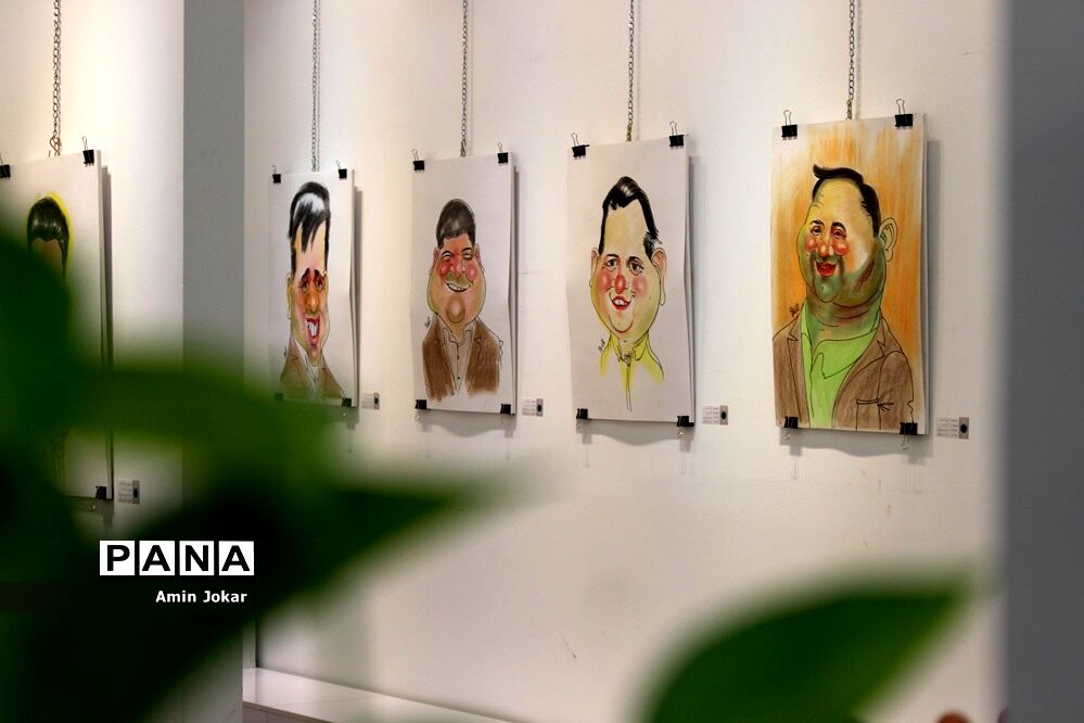 نمایشگاه کاریکاتور کارکنان آموزش و پرورش فارس