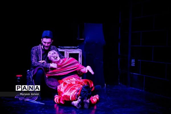 اجرای تئاتر«اگر شبی از شب‌های طهران مسافری»