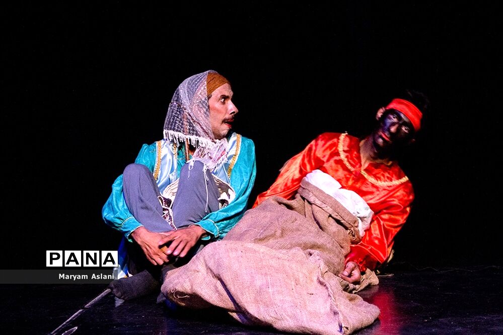 اجرای تئاتر«اگر شبی از شب‌های طهران مسافری»