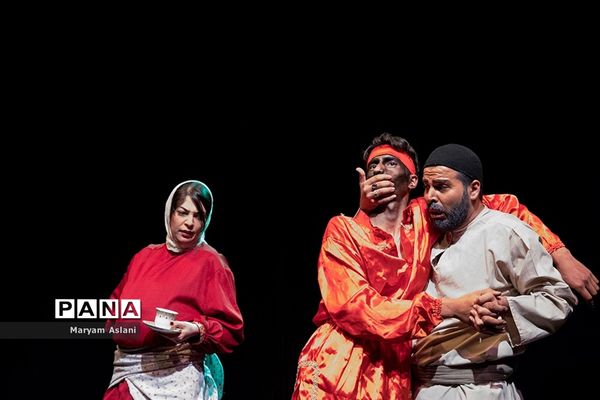 اجرای تئاتر«اگر شبی از شب‌های طهران مسافری»