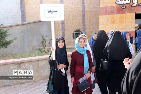 بازدید دانش آموزان همیار مشاور دختر از موزه تاریخ طبیعی ارومیه