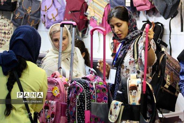 نمایشگاه لوازم التحریر و پوشاک در مصلی امام خمینی (ره)