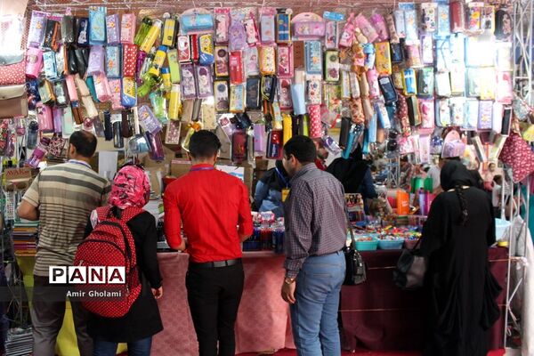 نمایشگاه لوازم التحریر و پوشاک در مصلی امام خمینی (ره)