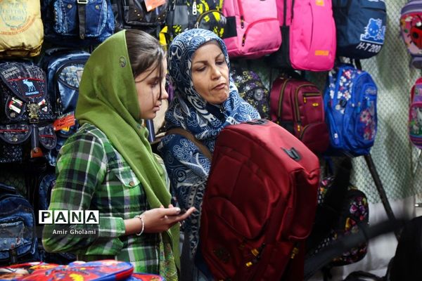 نمایشگاه لوازم التحریر و پوشاک در مصلی امام خمینی (ره)