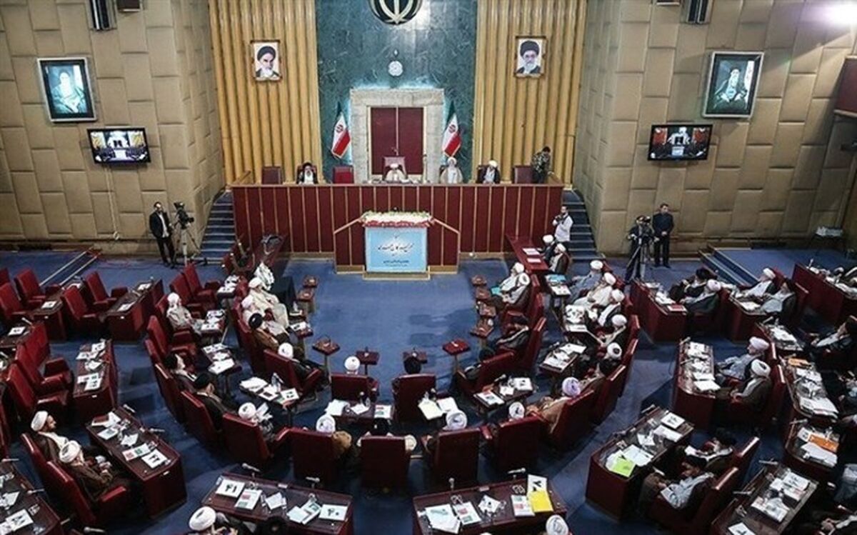 قطعنامه مجلس خبرگان رهبری: مسئولان همت خود را برای بهبود اقتصاد کشور بکار بندند