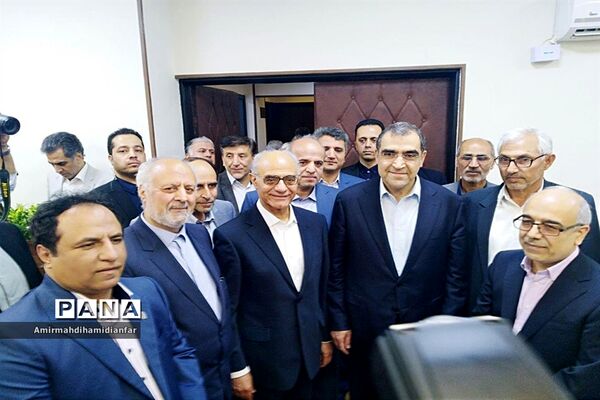 افتتاح و کلنگ زنی 6پروژه درمانی و بهداشتی توسط وزیر بهداشت