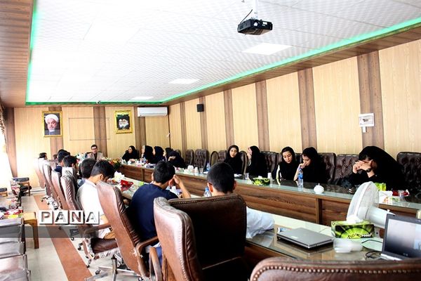 نشست صمیمی خبرنگاران پانا با اسد فلاح عضو انجمن صنفی روزنامه نگاران ایران