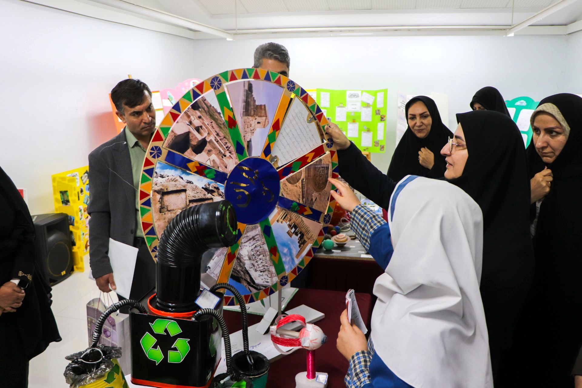 افتتاح نمایشگاه آثار برتر طرح جابربن حیان در استان زنجان