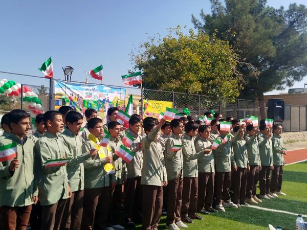 افتتاح چمن مصنوعی دبیرستان نمونه دولتی دانش کاشمر 