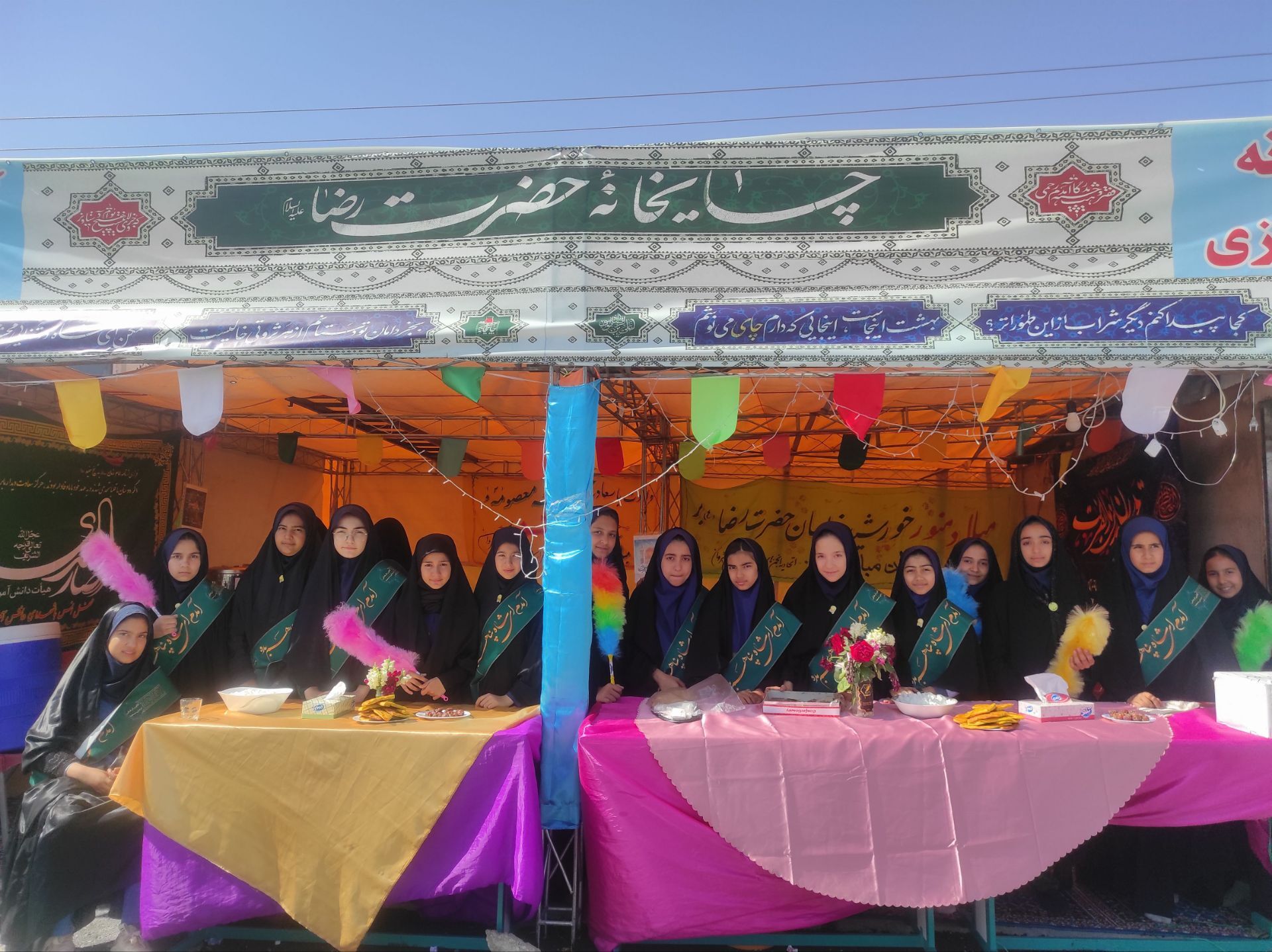 همکاری دانش آموزان خادمیار دبستان ضحی۲ با چایخانه دانش آموزی حضرت رضا(ع) شیروان