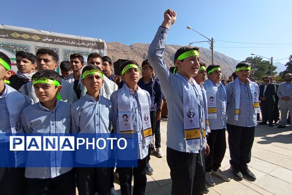 پیش دبستانی‌ها در زرقان تمرین استکبار ستیزی کردند 