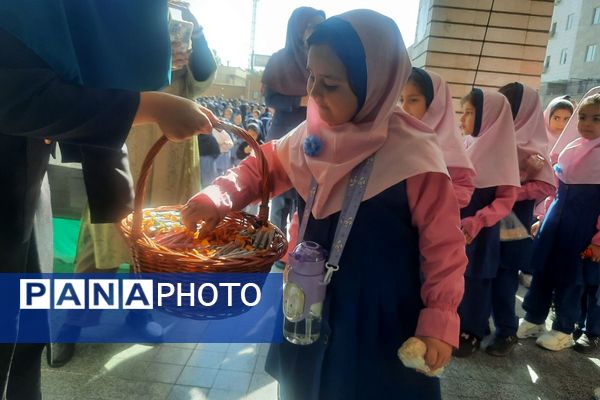  مراسم میلاد حضرت زینب (س)در مدرسه مهرآیین بهارستان دو