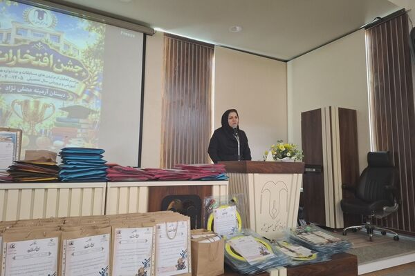  مراسم تقدیر از افتخار آفرینان دبستان آرمینه مصلی نژاد