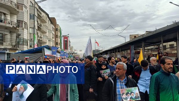 راهپیمایی ۲۲ بهمن با حضور پرشور مردم انقلابی در تهران