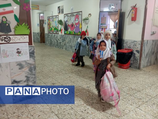 توزیع شیر در دبستان نرجس