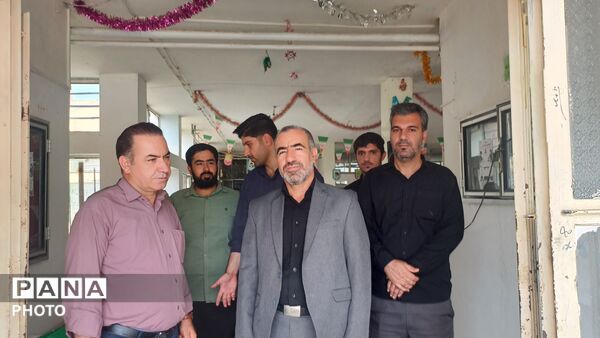 بازدید فرمانده سپاه پاسداران کوهدشت ازاجرای طرح شهید عجمیان در مدرسه معرفت شهرستان کوهدشت