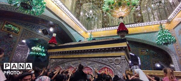 آماده سازی حرم مطهر امام رضا علیه‌السلام برای تشییع رهبر شهید
