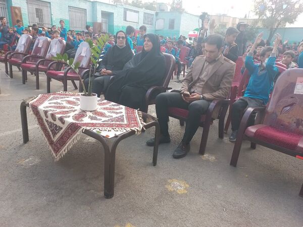 جشن روز دانش‌آموز در دبستان شهید رسول نم‌نبات ناحیه ۴ اصفهان 