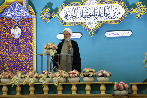 اجتماع عظیم دختران دانشجوی کشور در حرم حضرت معصومه(س)