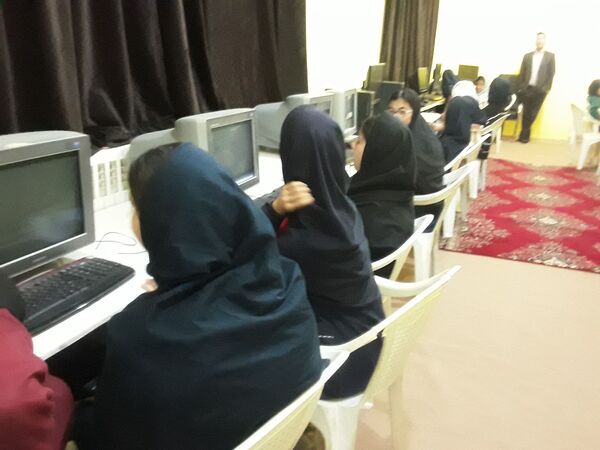 کلاس یادگیری کار با رایانه در کانون لقمان